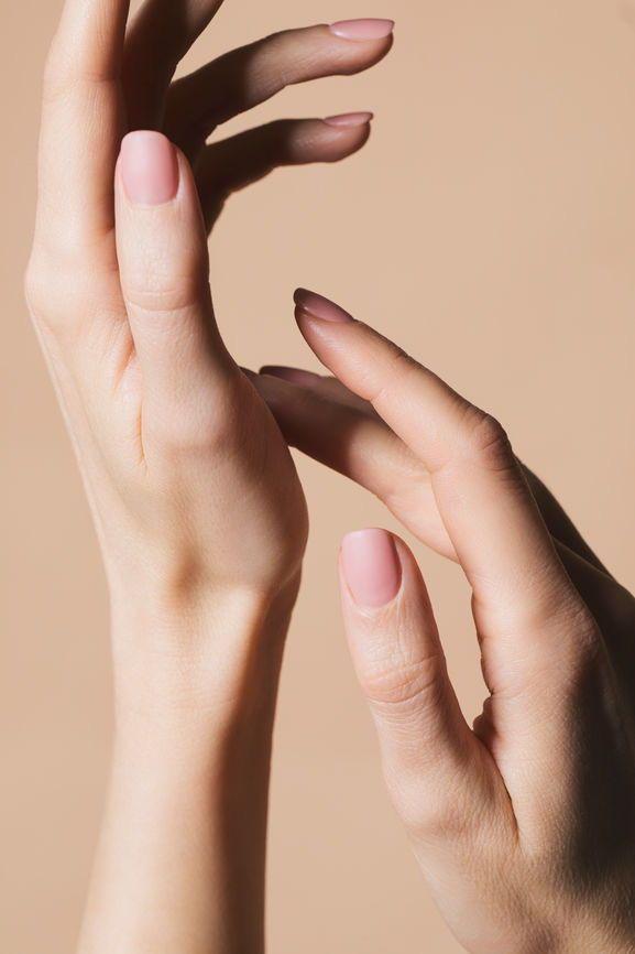 Укрепление ногтевой пластины базой